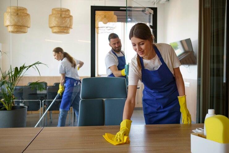 Empresa de Limpeza Terceirizada: Vantagens e Benefícios