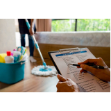 Auxiliar de Limpeza Escola Auxiliar de Limpeza Escola